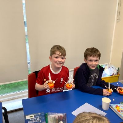 Christingle making